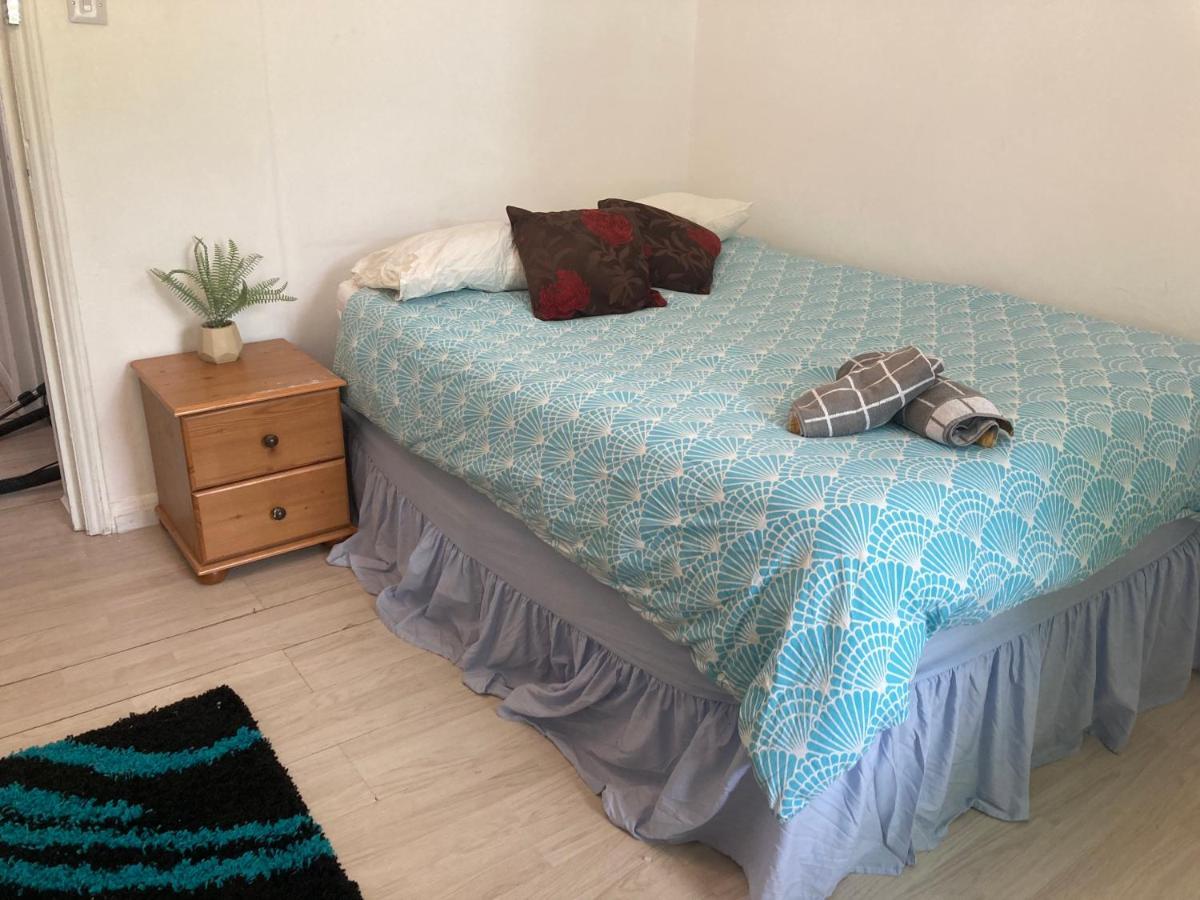 Renovated Family With Shared Kitchen And Bathroom In Angel Pensión