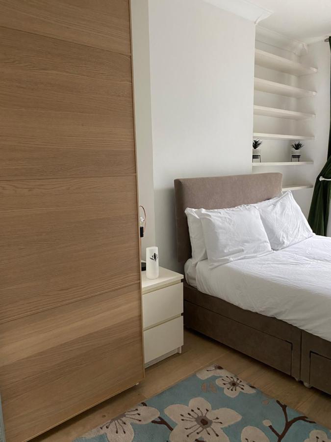 Minutes From The Shard Apartment London