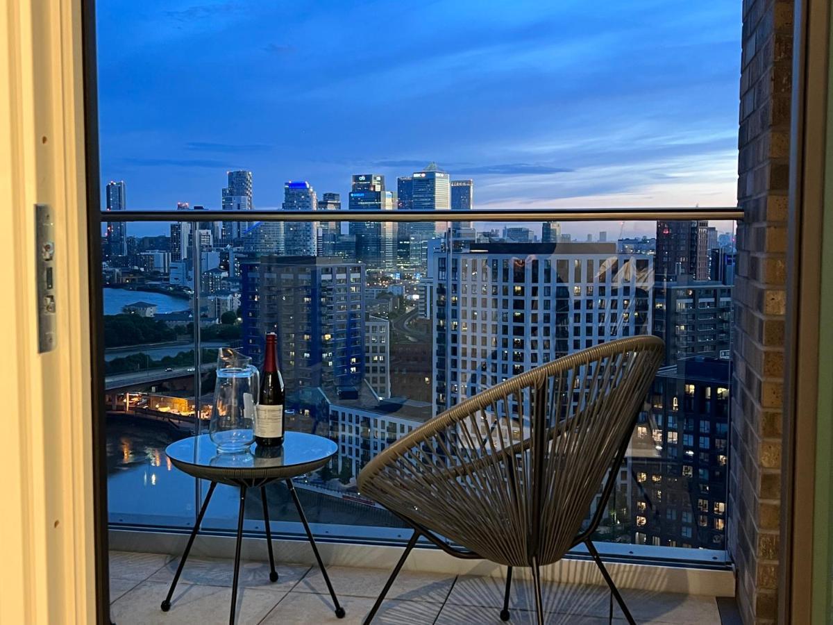 Apartment Luxury Penthouse With Stunning Views Near Excel, O2, Airport London