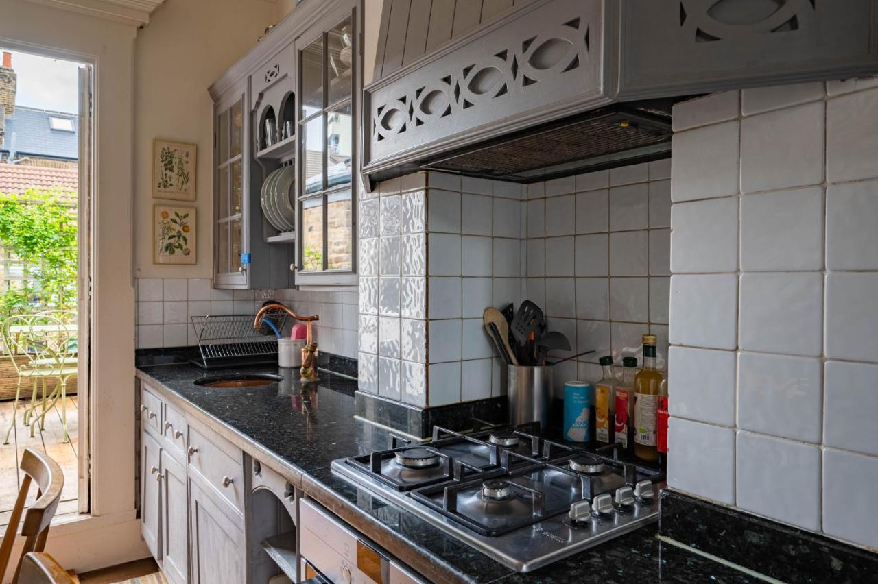 Charming With Roof Terrace In East By Underthedoormat * Londres