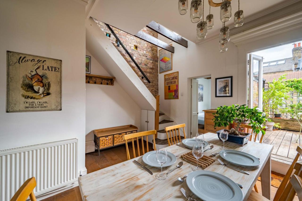Charming With Roof Terrace In East By Underthedoormat Londres