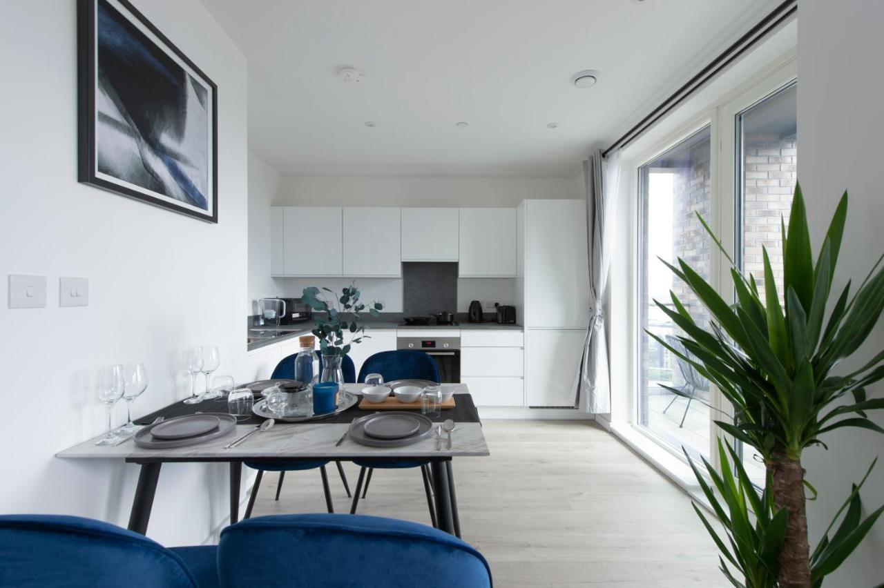Luxury Penthouse With Stunning Views Near Excel, O2, Airport Apartment London
