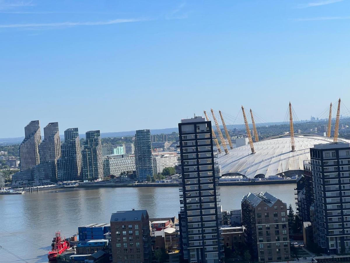 Luxury Penthouse With Stunning Views Near Excel, O2, Airport *