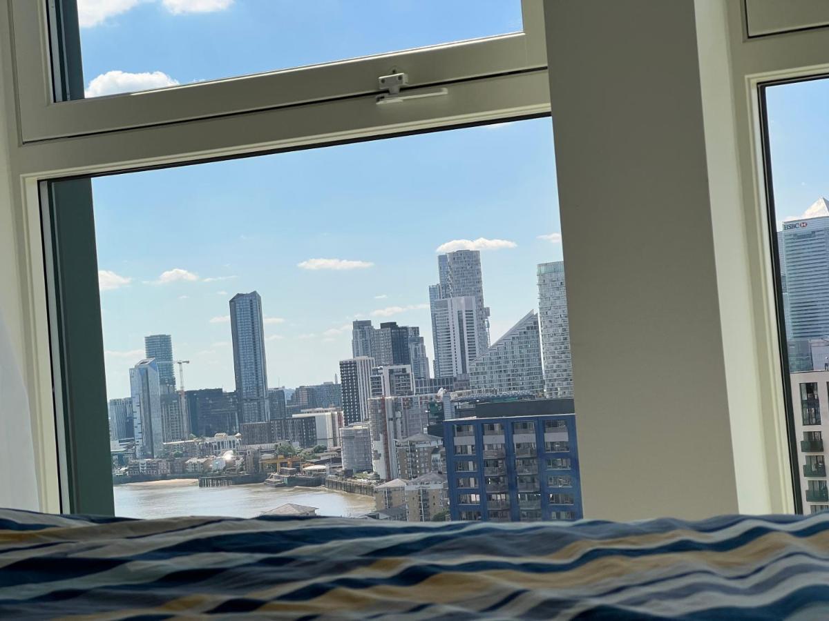 Luxury Penthouse With Stunning Views Near Excel, O2, Airport Apartment