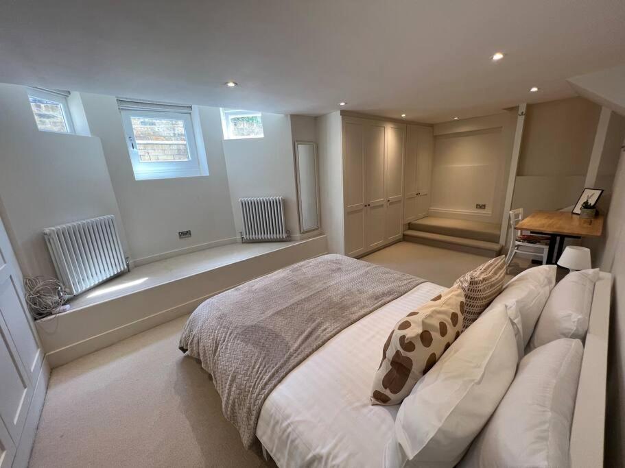 Lovely 2 Bedroom Flat With Garden And Parking Apartment