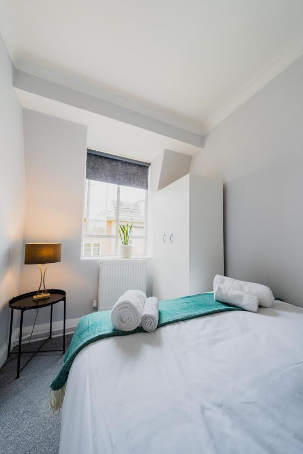 2-bedroom In Baker Street * Londen