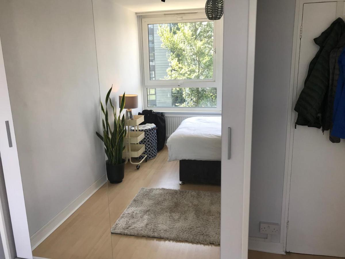 Sunny Flat In With Balcony, Just 15 Mins To Central! *