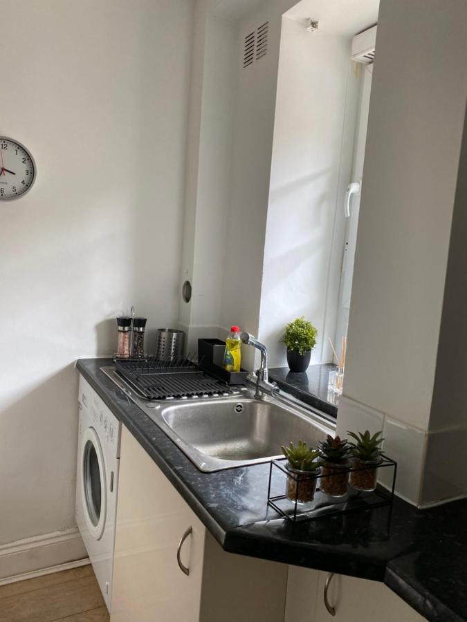 Minutes From The Shard Apartment London