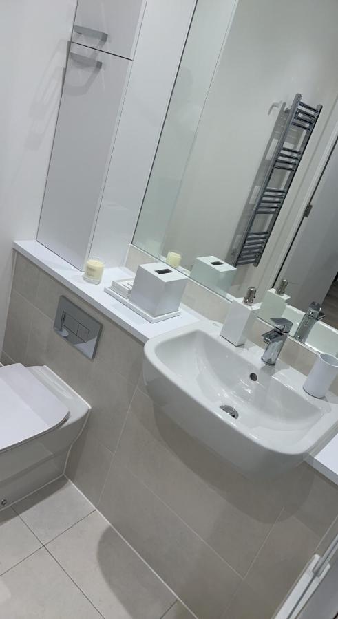 Luxury Penthouse With Stunning Views Near Excel, O2, Airport