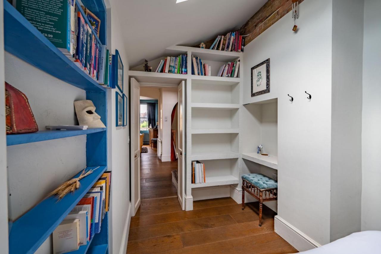 Charming With Roof Terrace In East By Underthedoormat * Londres
