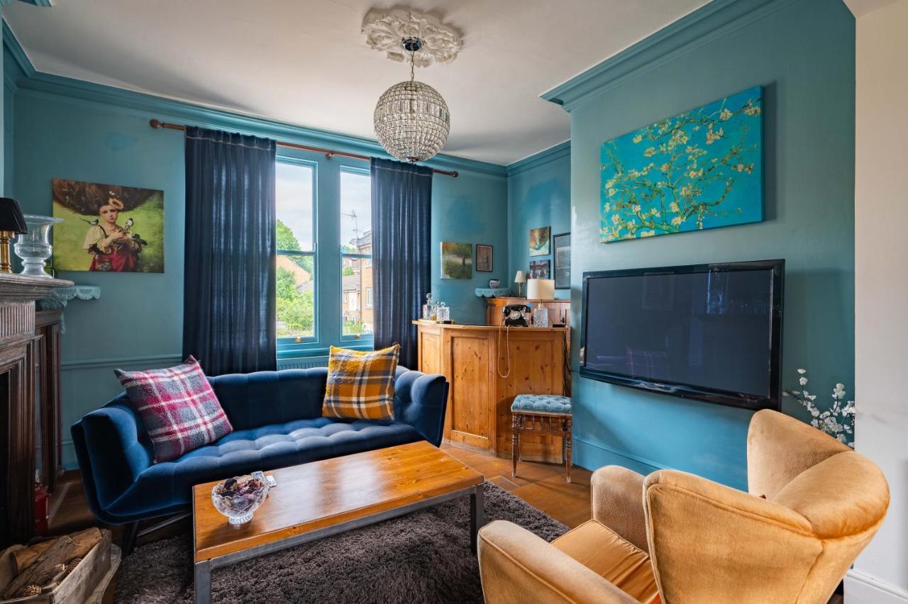 Charming With Roof Terrace In East By Underthedoormat Londres