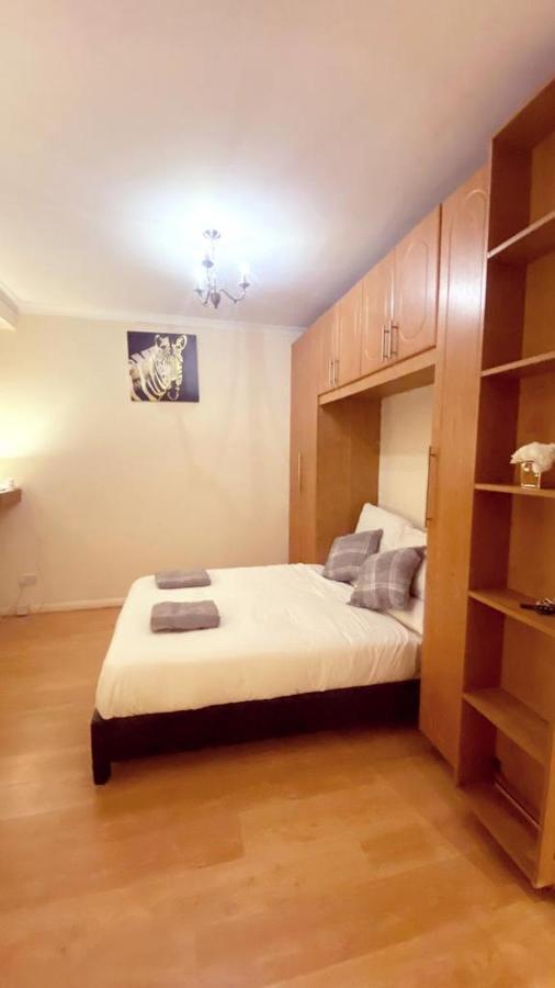 Stylish And Inviting Studio Flat In Coveted Chelsea Location Londres