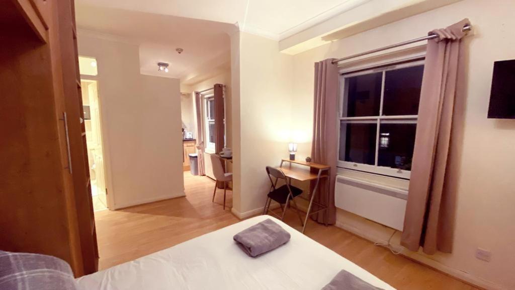 Stylish And Inviting Studio Flat In Coveted Chelsea Location Apartamento *