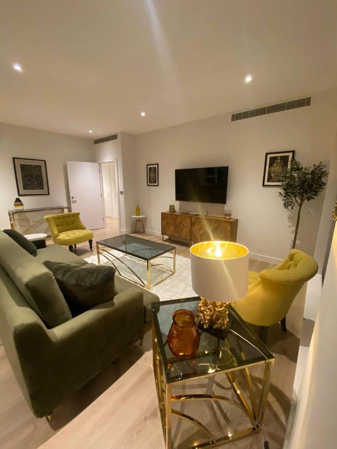 Marvelous 3 Bed Penthouse In Kewbridge Londres