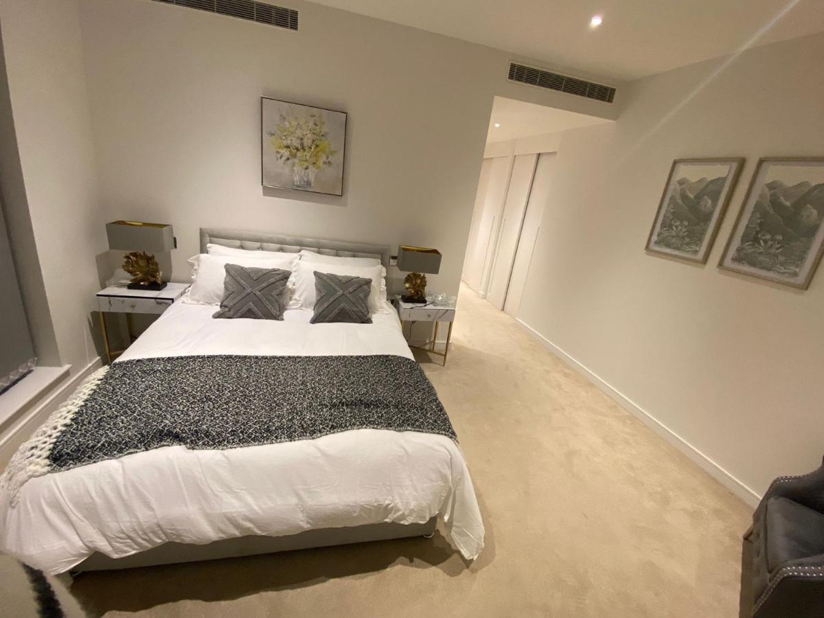 Marvelous 3 Bed Penthouse In Kewbridge Apartamento Londres