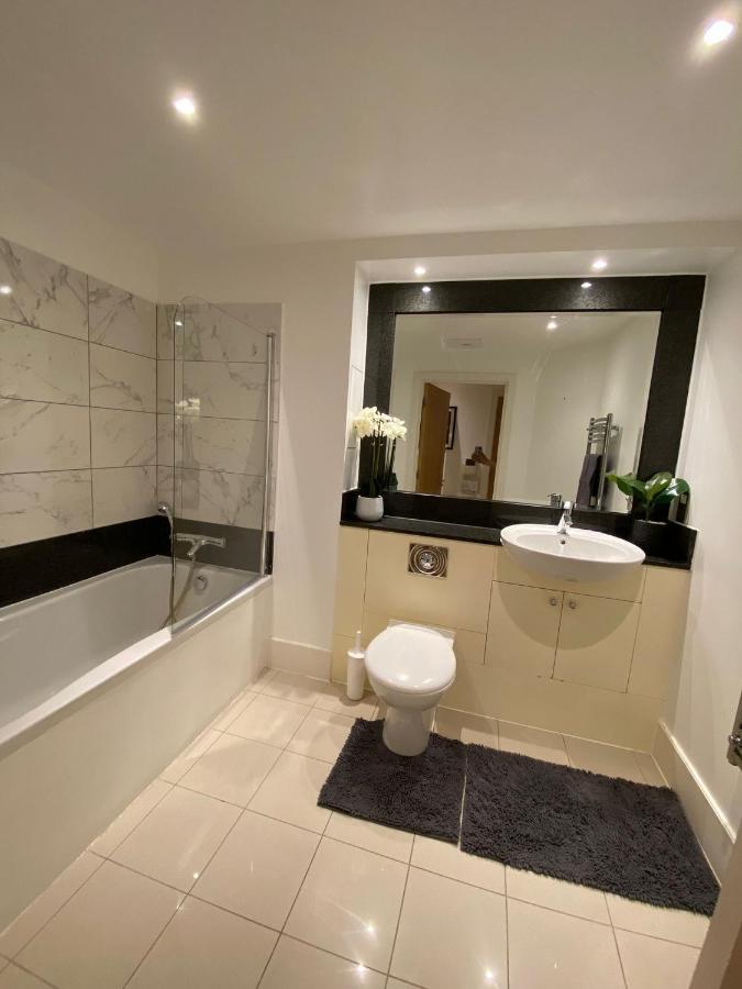 Fabulous 2 Bed In Vauxhall Apartment *