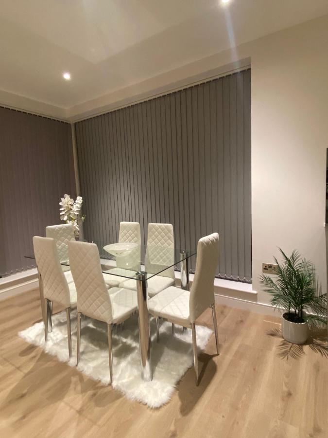 Marvelous 3 Bed Penthouse In Kewbridge Apartamento Londres