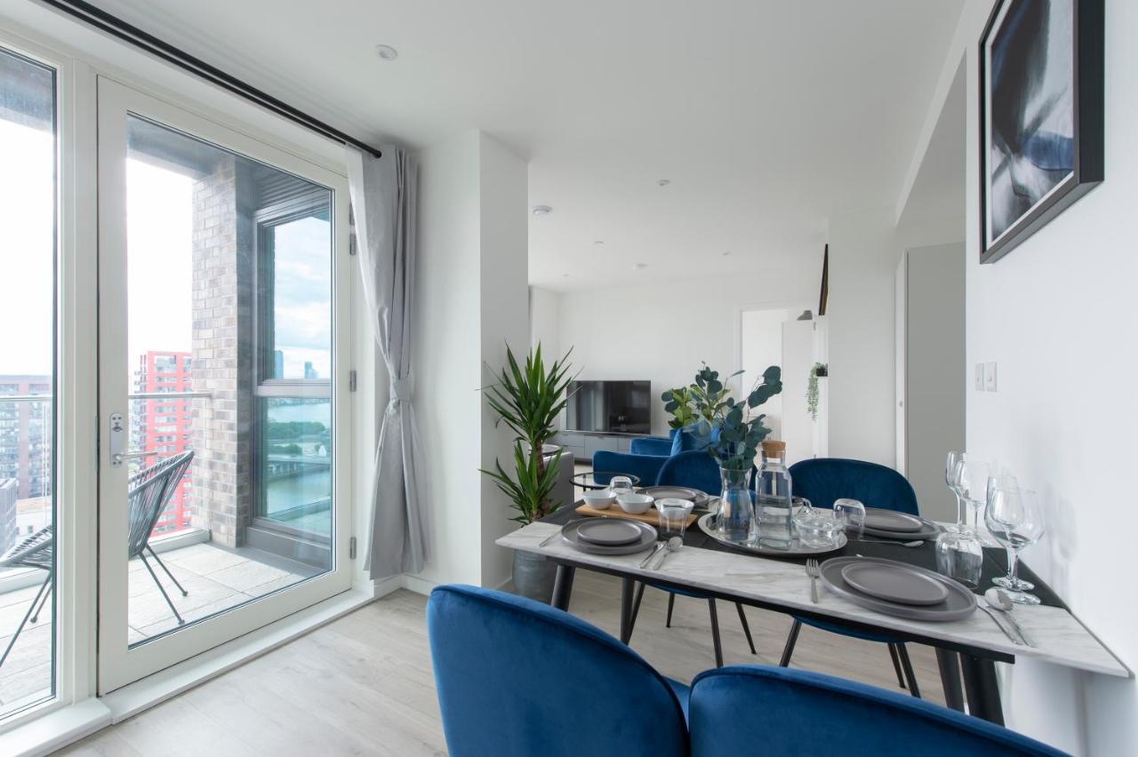 Apartment Luxury Penthouse With Stunning Views Near Excel, O2, Airport London