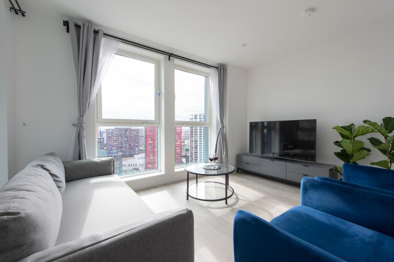Luxury Penthouse With Stunning Views Near Excel, O2, Airport *