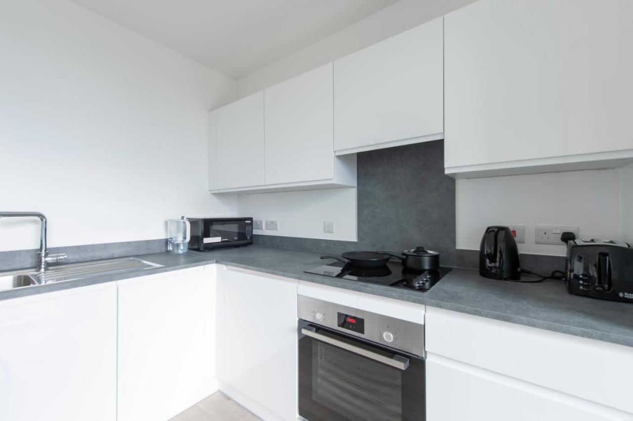 Luxury Penthouse With Stunning Views Near Excel, O2, Airport Apartment *