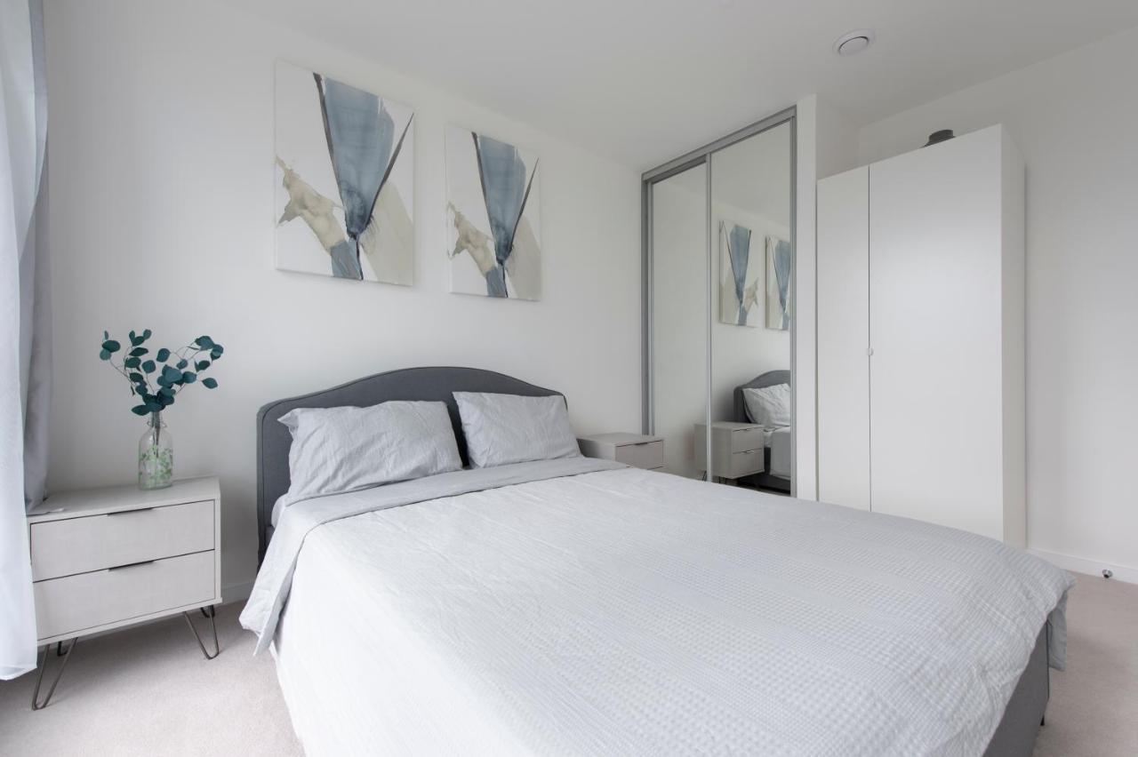 Luxury Penthouse With Stunning Views Near Excel, O2, Airport *