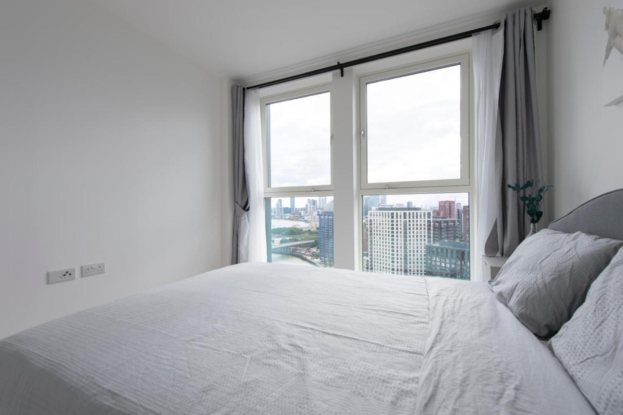 Luxury Penthouse With Stunning Views Near Excel, O2, Airport Apartment *