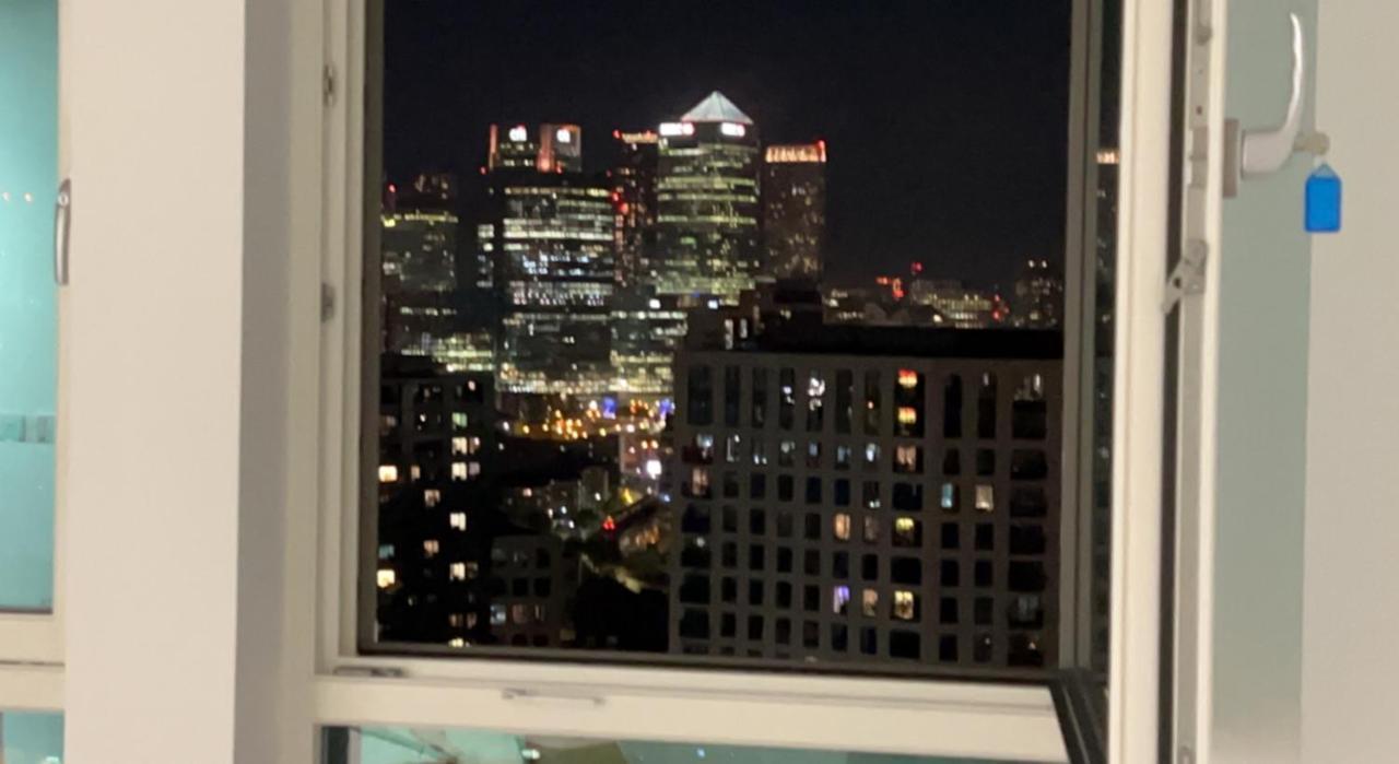 Apartment Luxury Penthouse With Stunning Views Near Excel, O2, Airport
