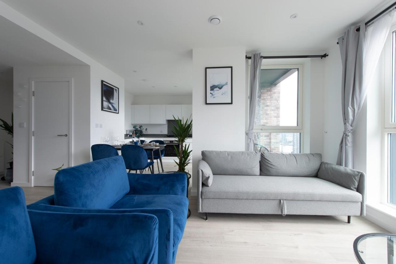 Luxury Penthouse With Stunning Views Near Excel, O2, Airport *