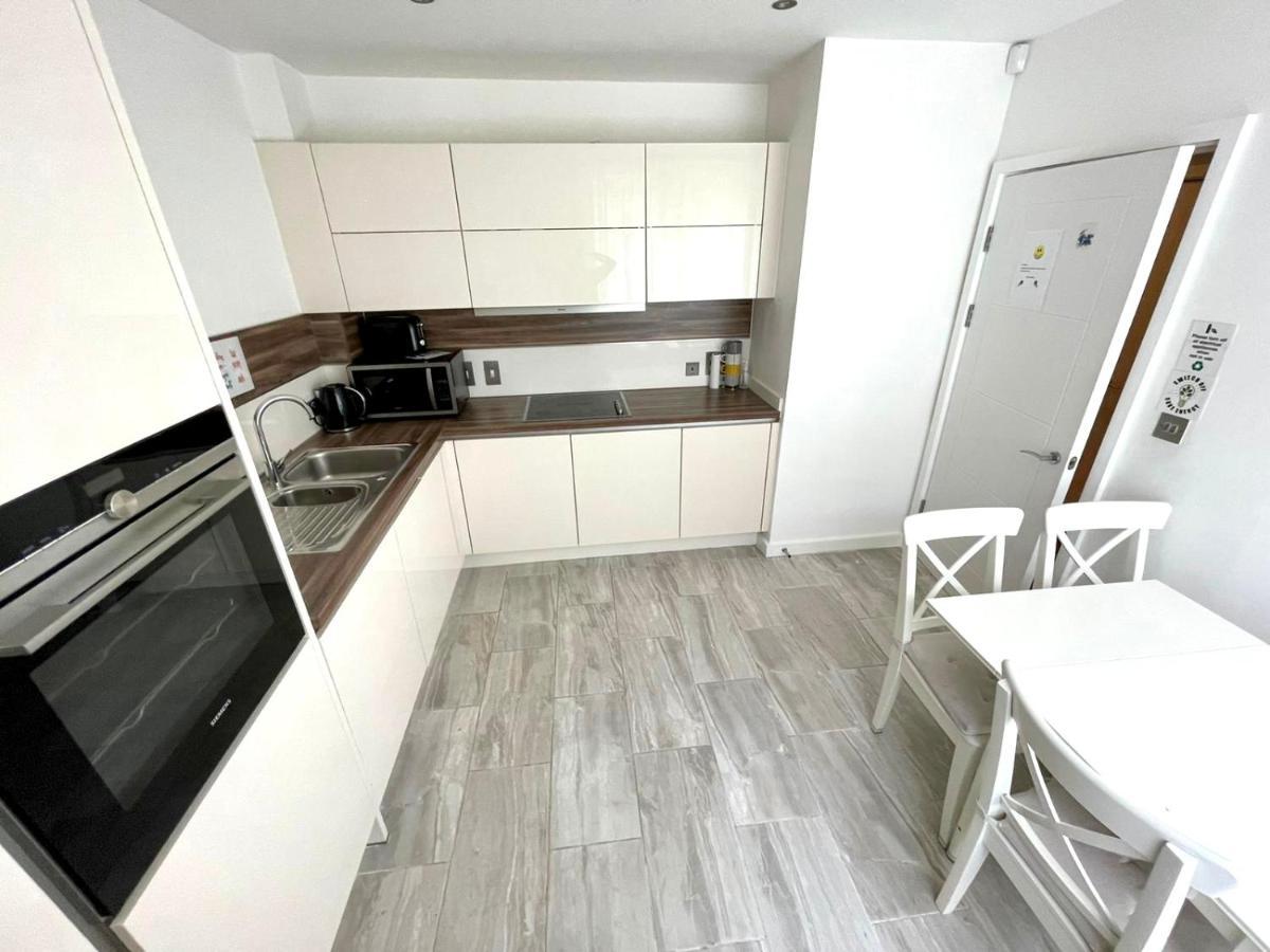 Stratford Luxury House: Spacious Garden Retreat Near Westfield Apartamento *
