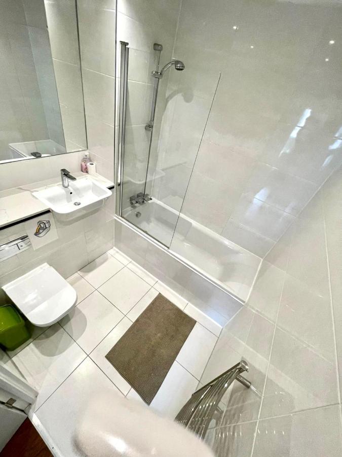 Appartement Stratford Luxury House, 5 Minutes Walk Station, Westfield, 3 Bedrooms 3 Bathrooms, Reception, Garden, Parking *