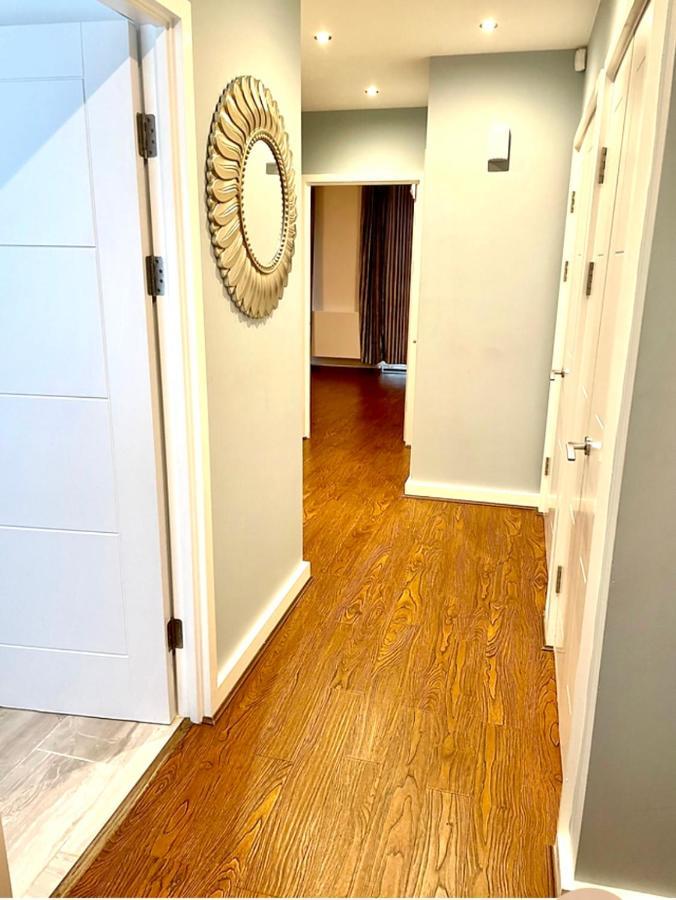 Stratford Luxury House, 5 Minutes Walk Station, Westfield, 3 Bedrooms 3 Bathrooms, Reception, Garden, Parking * Londres