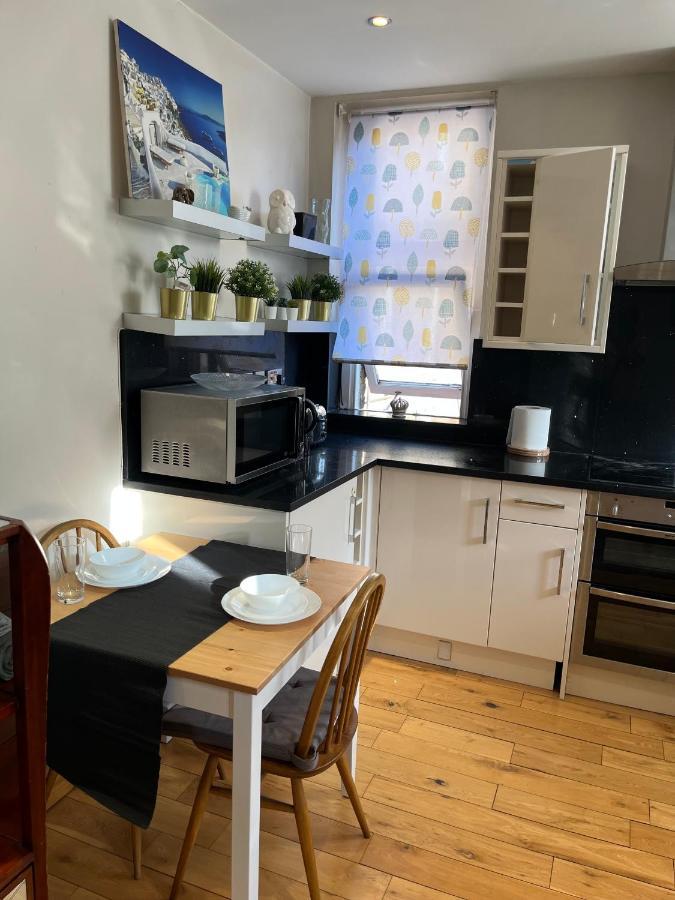 Stunning 1 Bedroom In Stunning Location - Mayfair Area *