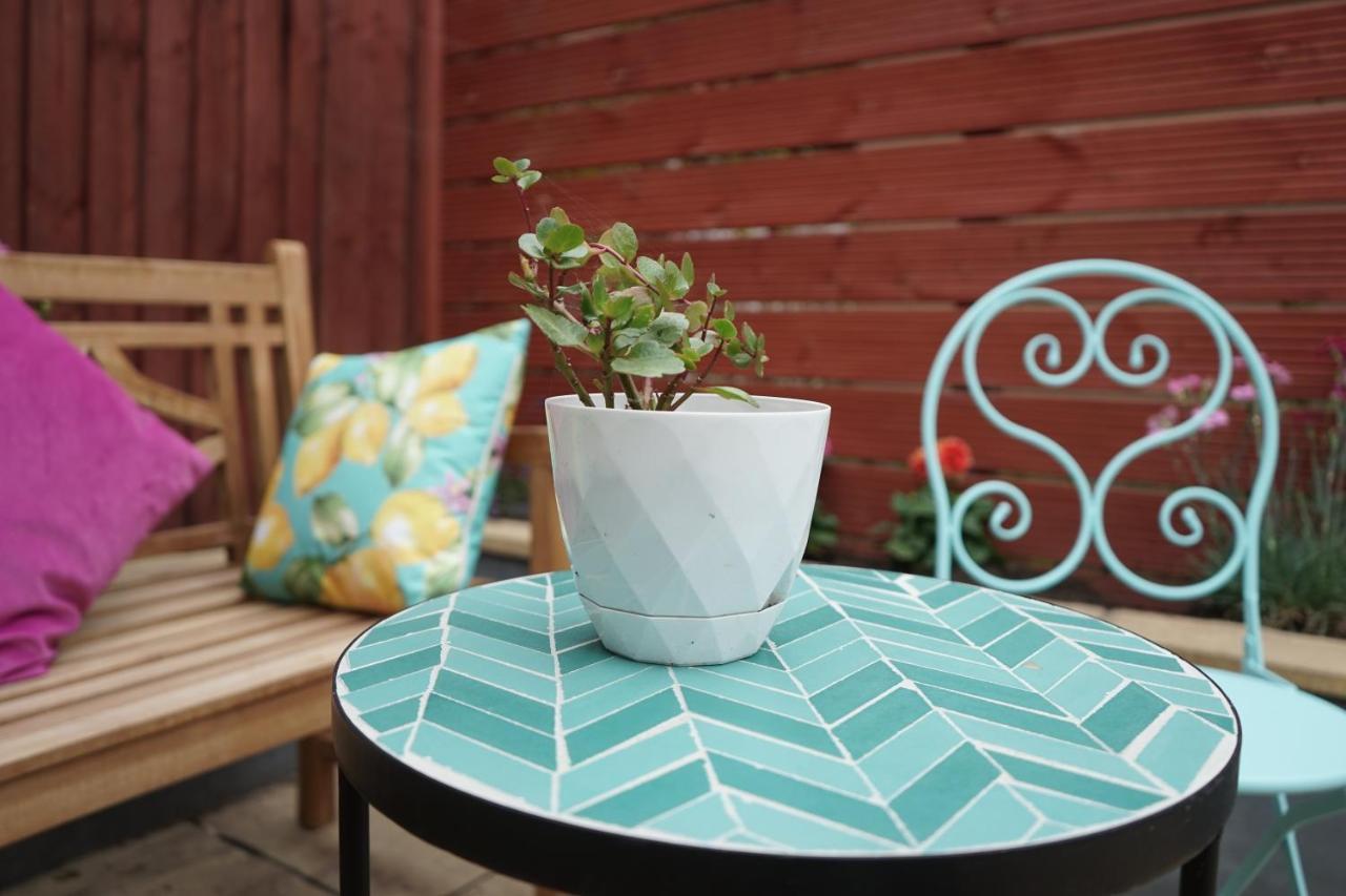 Luxury Garden Sleep 7, 2 Mins To Metro Appartement