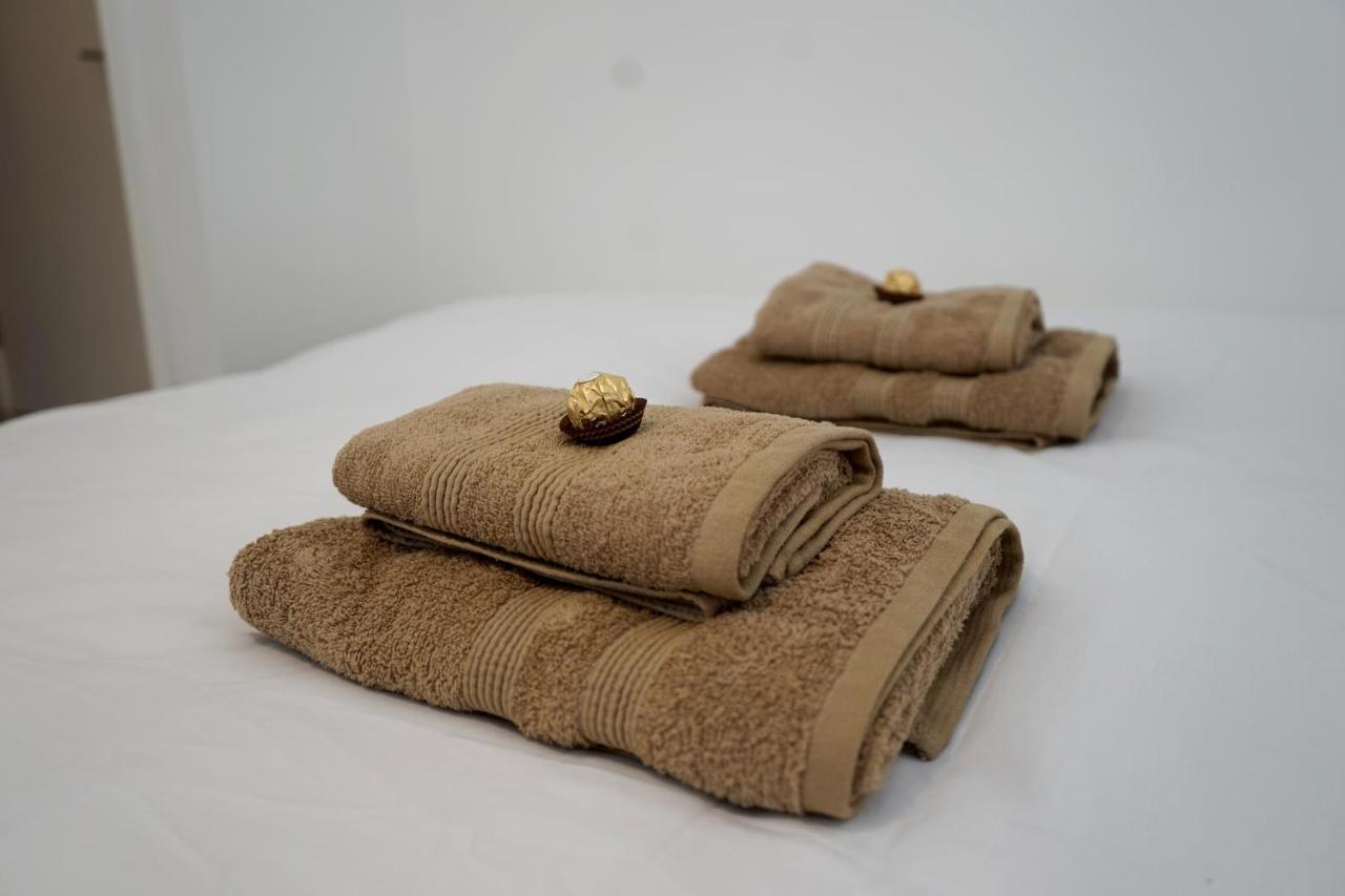 Luxury Garden Sleep 7, 2 Mins To Metro *