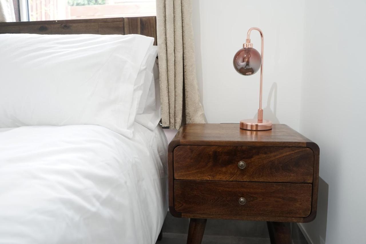 Luxury Garden Sleep 7, 2 Mins To Metro Appartement