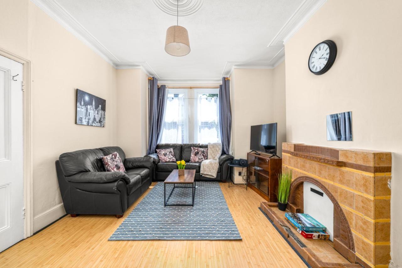 Homely 4-bedroom With 2 Baths & Free Parking * London