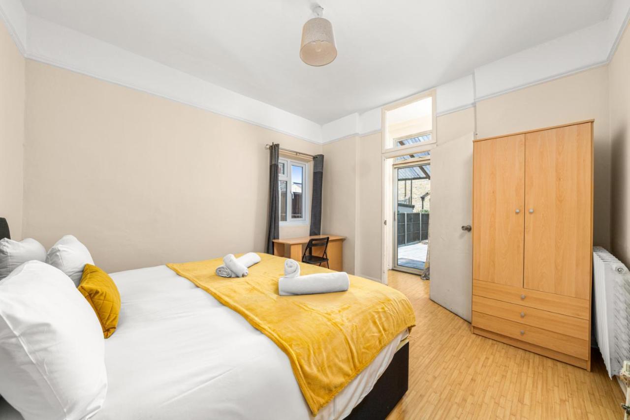 Homely 4-bedroom With 2 Baths & Free Parking Homestay London