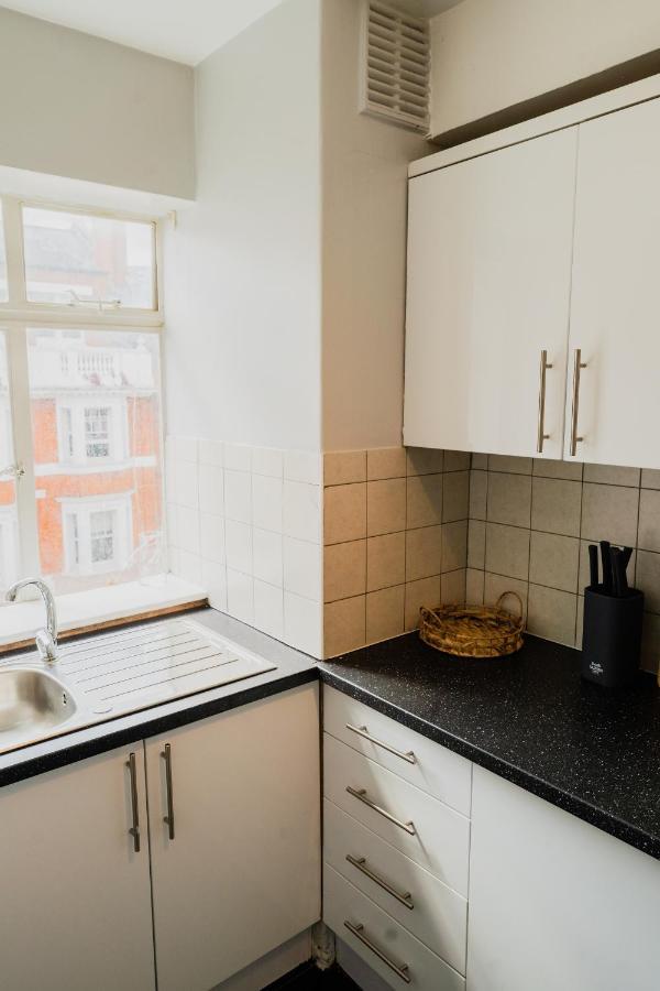 2-bedroom In Baker Street Londen