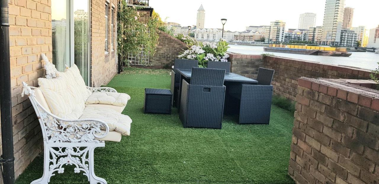 Thames-border Apartment London