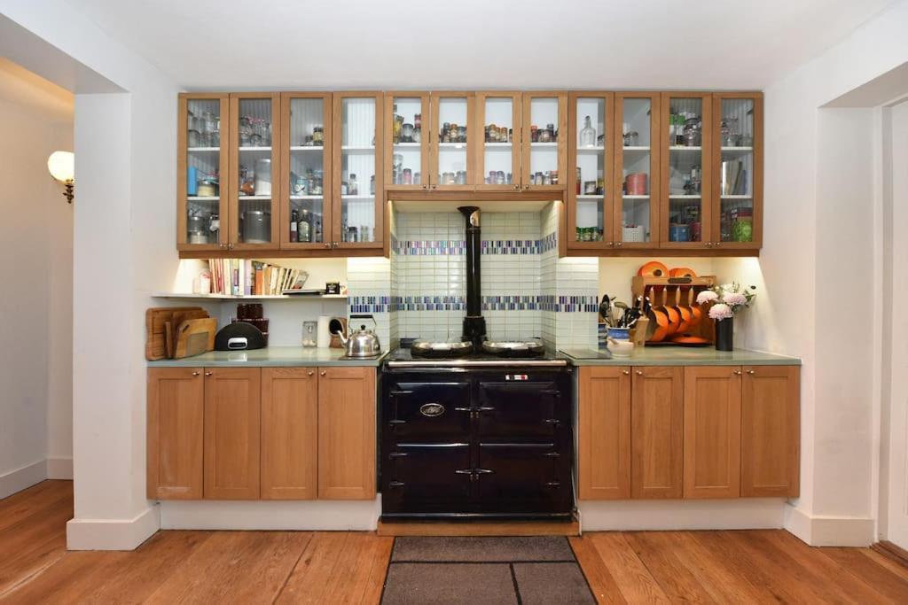 Pooters London, Elegant Townhouse, Very Сasa de vacaciones Londres