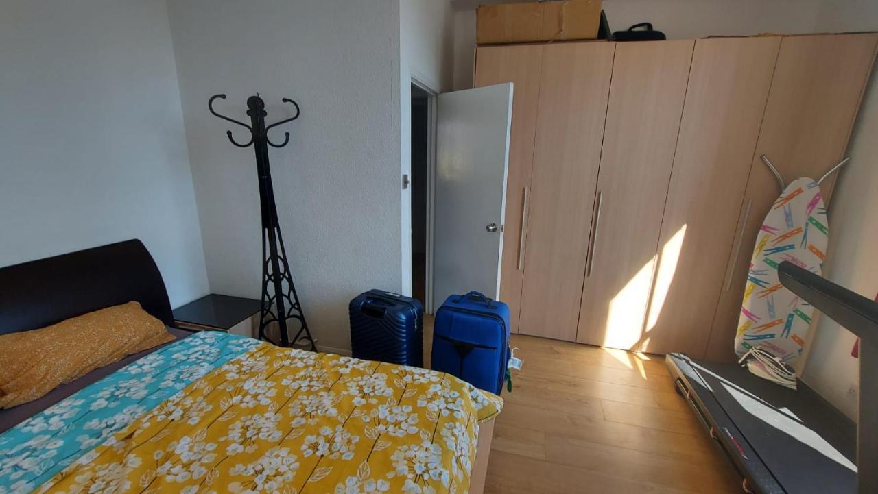 Extra Large One Bedroom Flat With Parking Londres