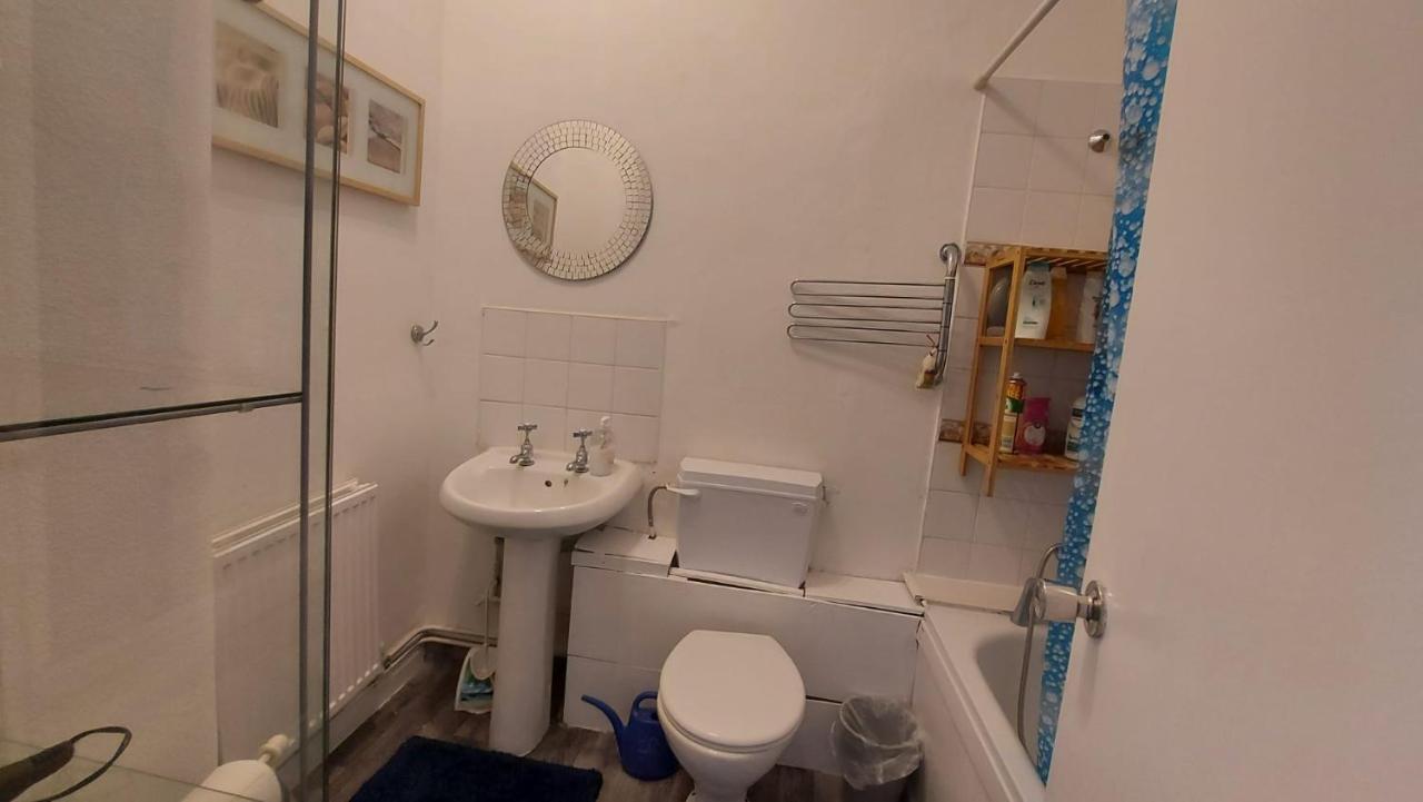 Extra Large One Bedroom Flat With Parking Londres