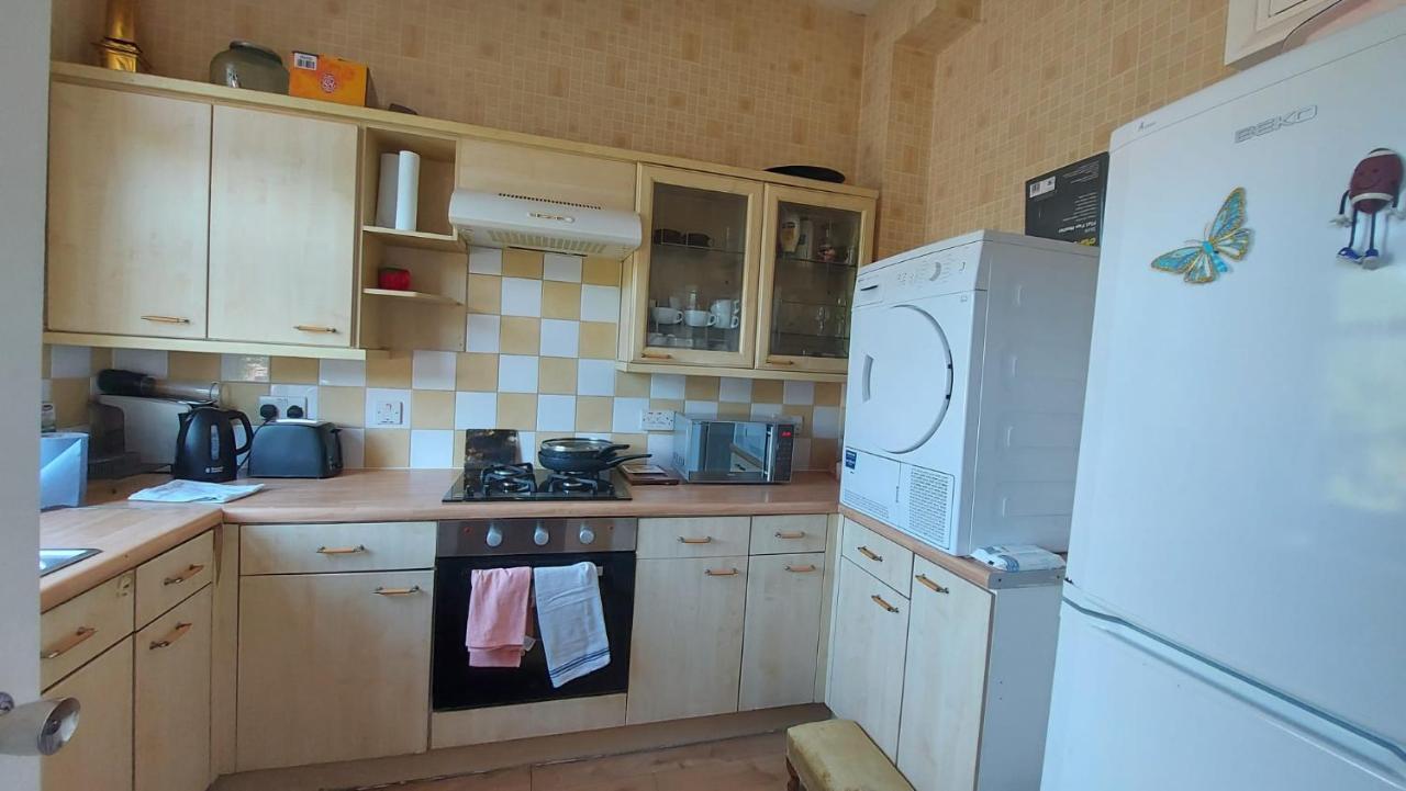 Extra Large One Bedroom Flat With Parking * Londres