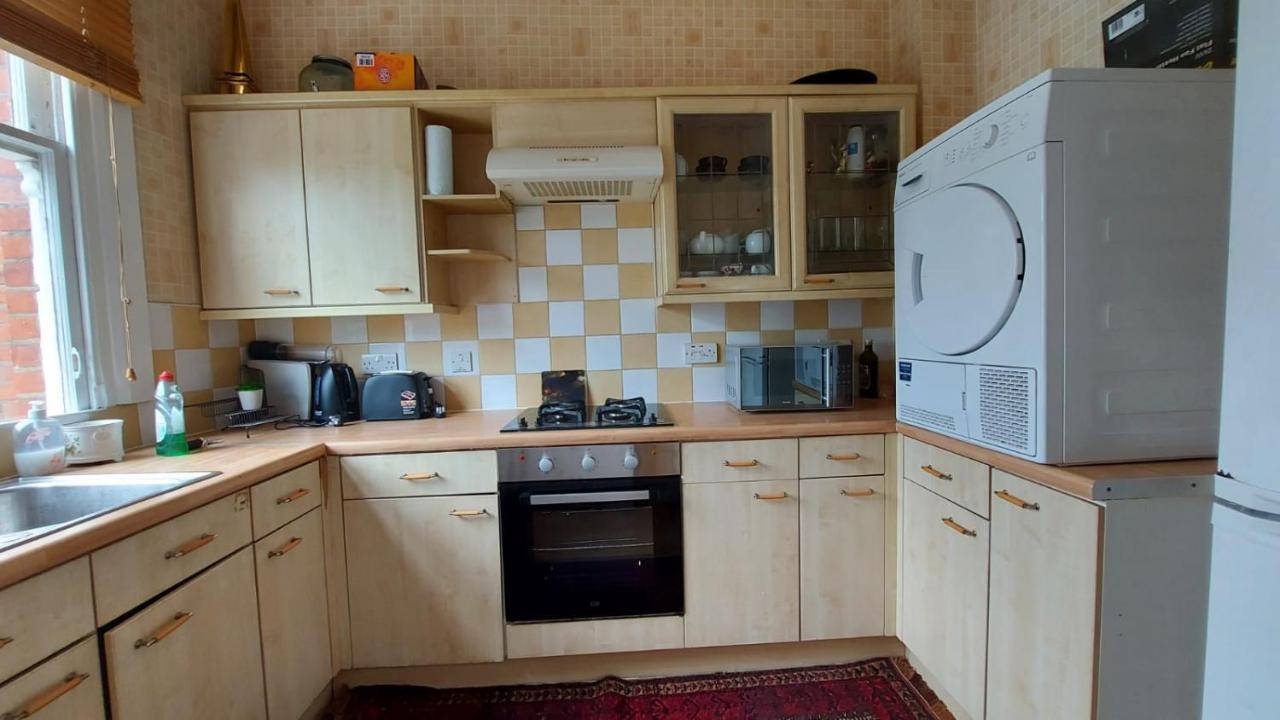 Extra Large One Bedroom Flat With Parking Londres