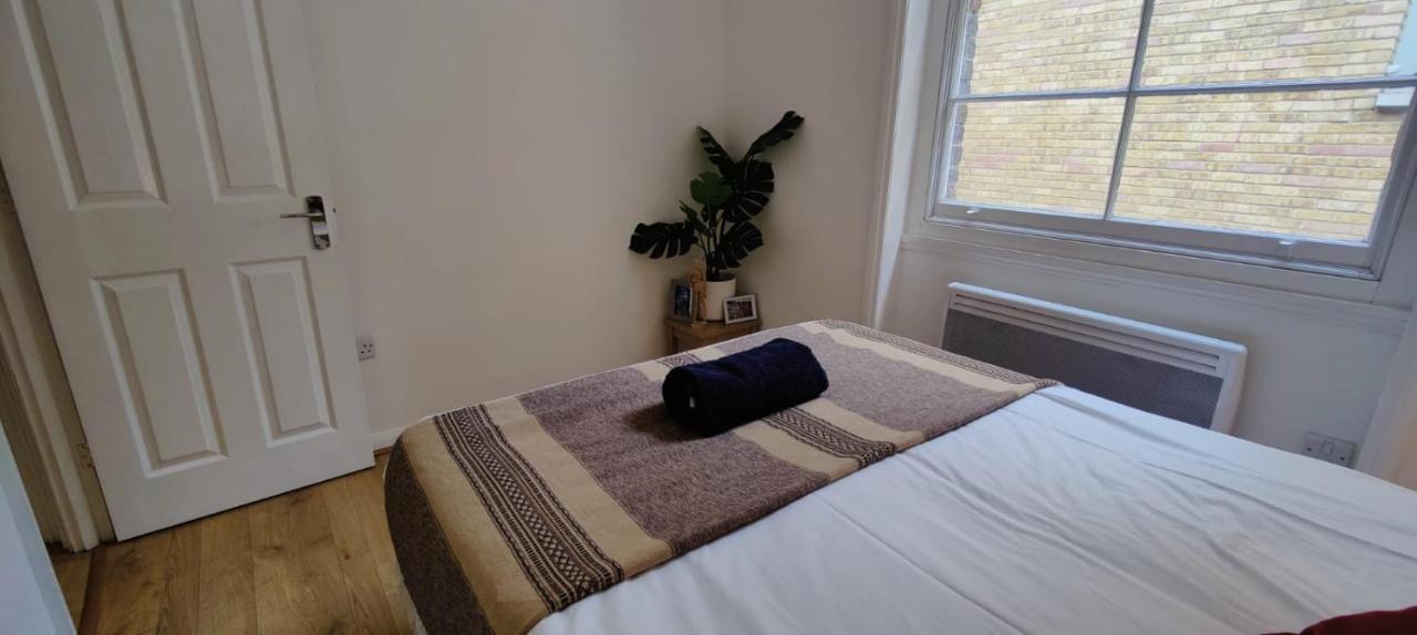 Spacious 3 Bed Flat Near Liverpool Street, Spitalfields Apartment *
