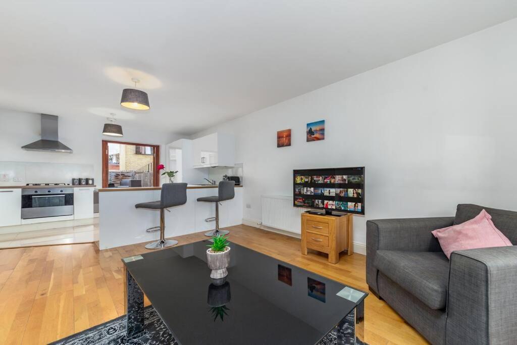 Lovely 2 Bed With With Private Patio Eye