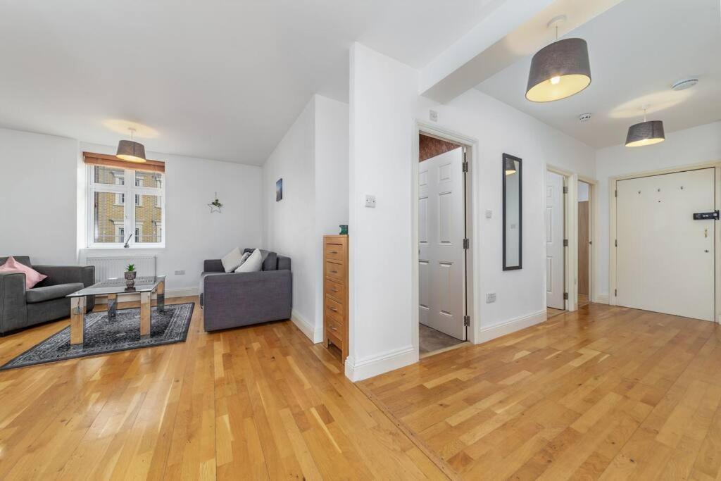 Appartement Lovely 2 Bed With With Private Patio Eye