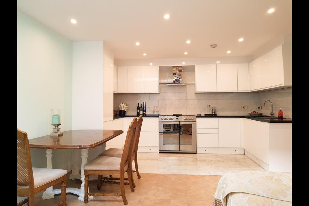 Spacious Refurbished Flat With A Garden Near Tube, Train, Thames And The Center * Londres