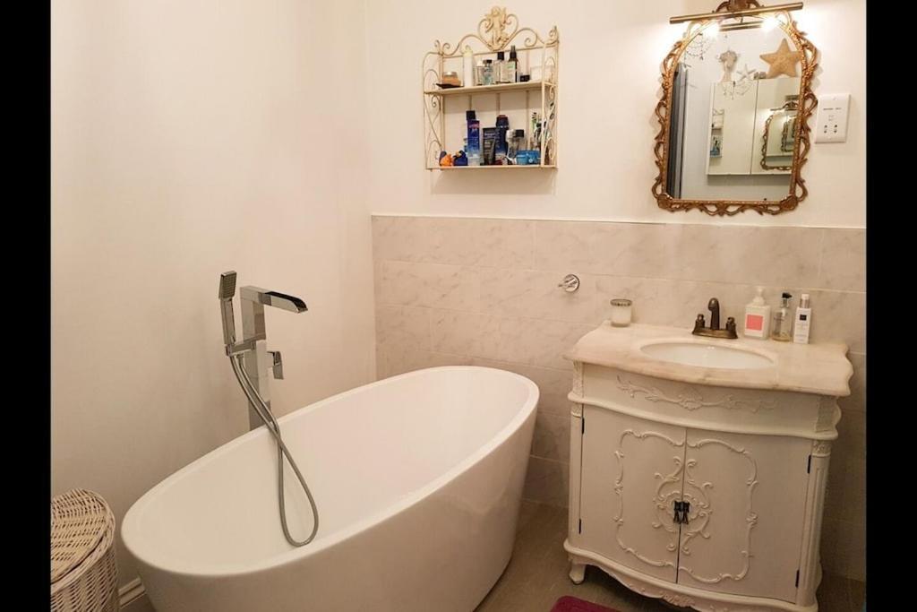 Spacious Refurbished Flat With A Garden Near Tube, Train, Thames And The Center Londres