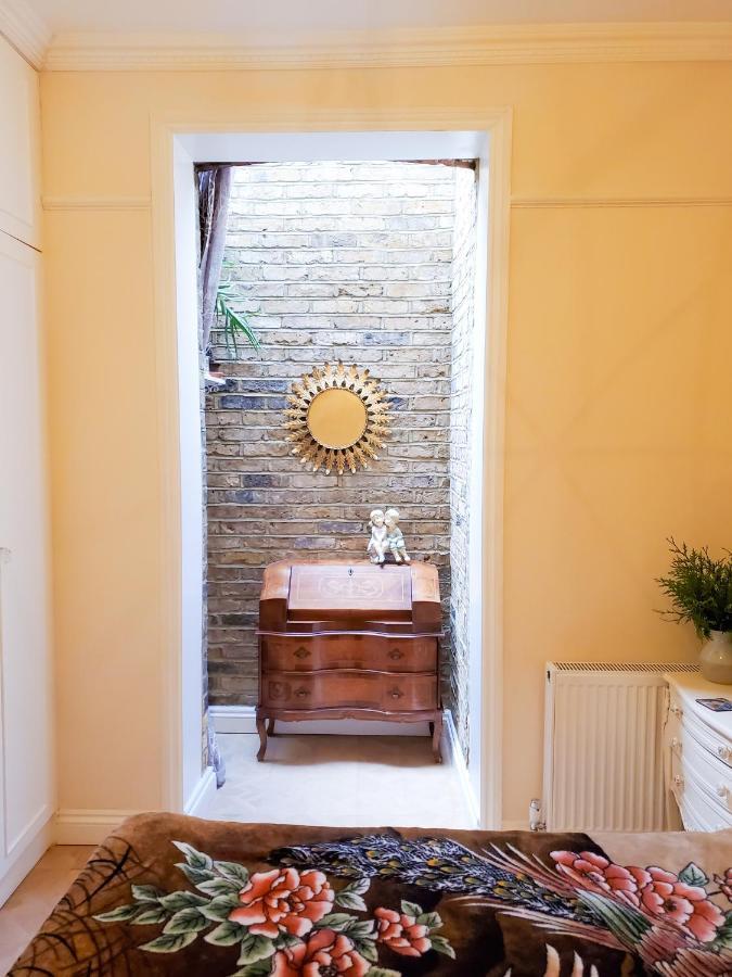 Spacious Refurbished Flat With A Garden Near Tube, Train, Thames And The Center * Londres